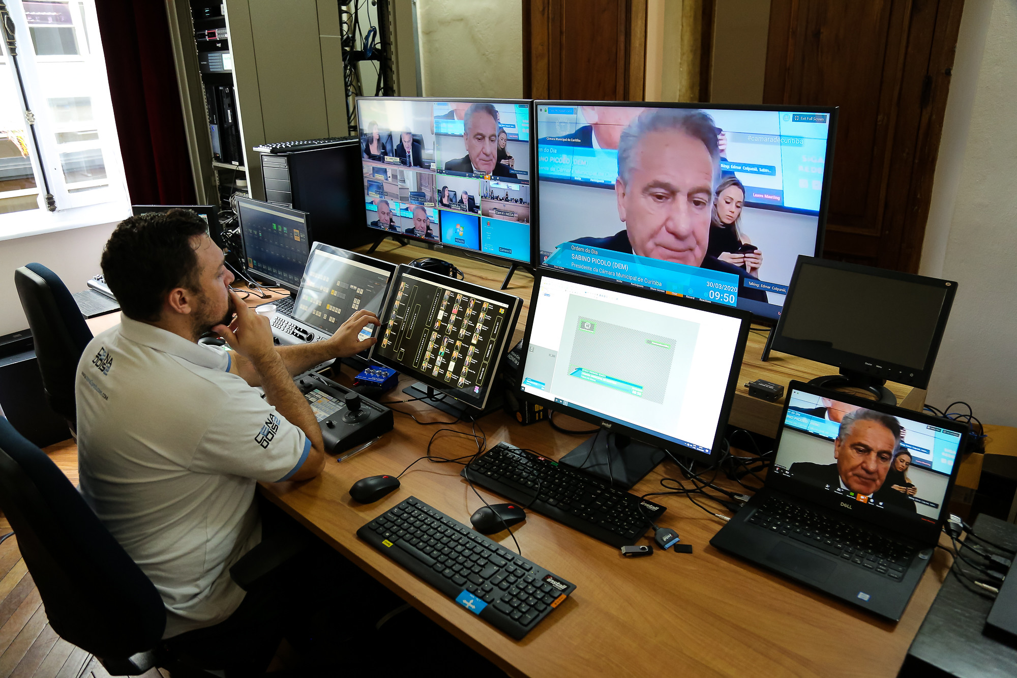 Vereadores realizam primeira sessão virtual da Câmara de Curitiba
