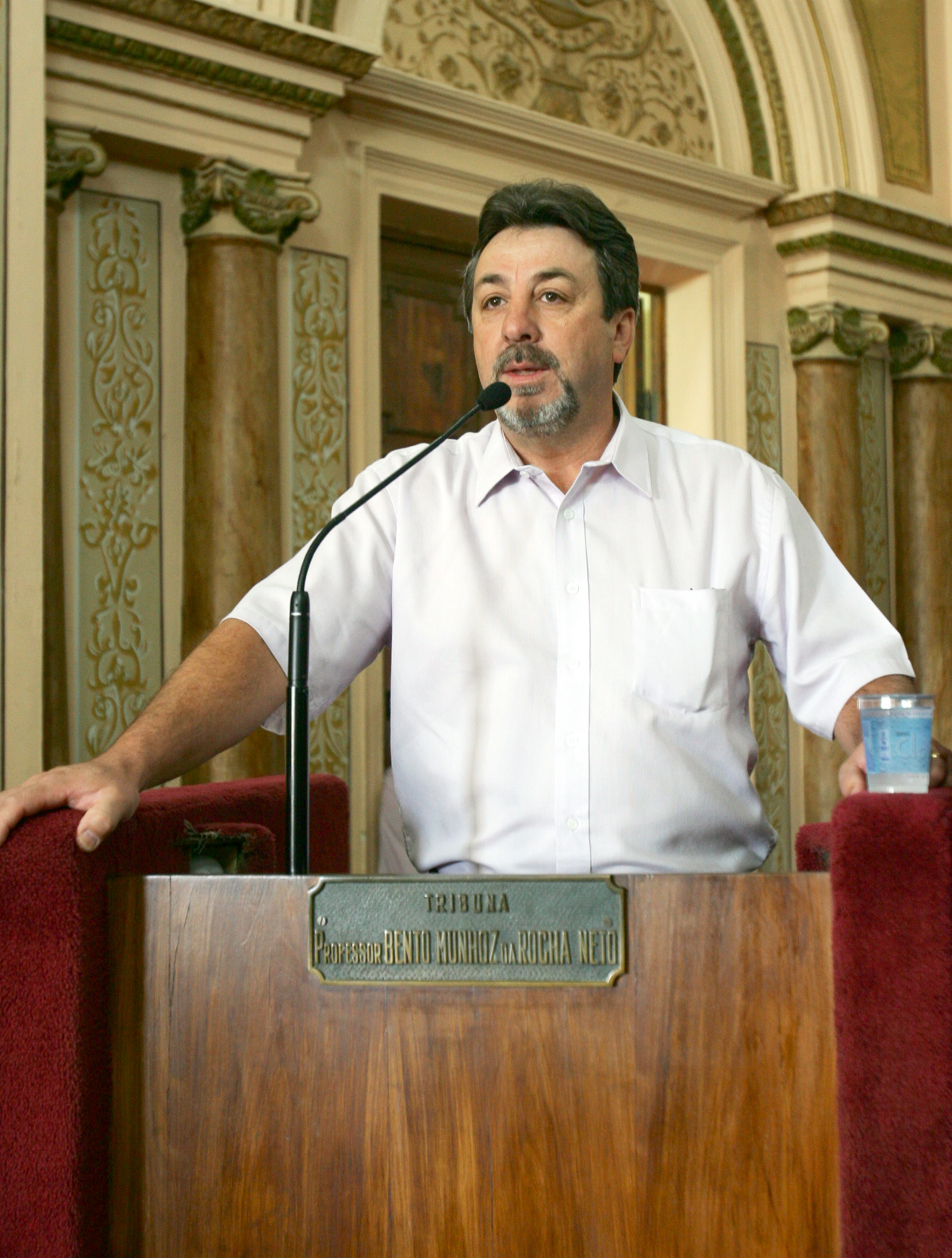 Vereadores reavaliam altura do som em cultos 