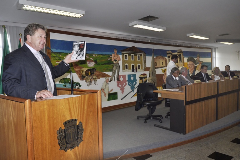 Vereadores recebem jornalista 