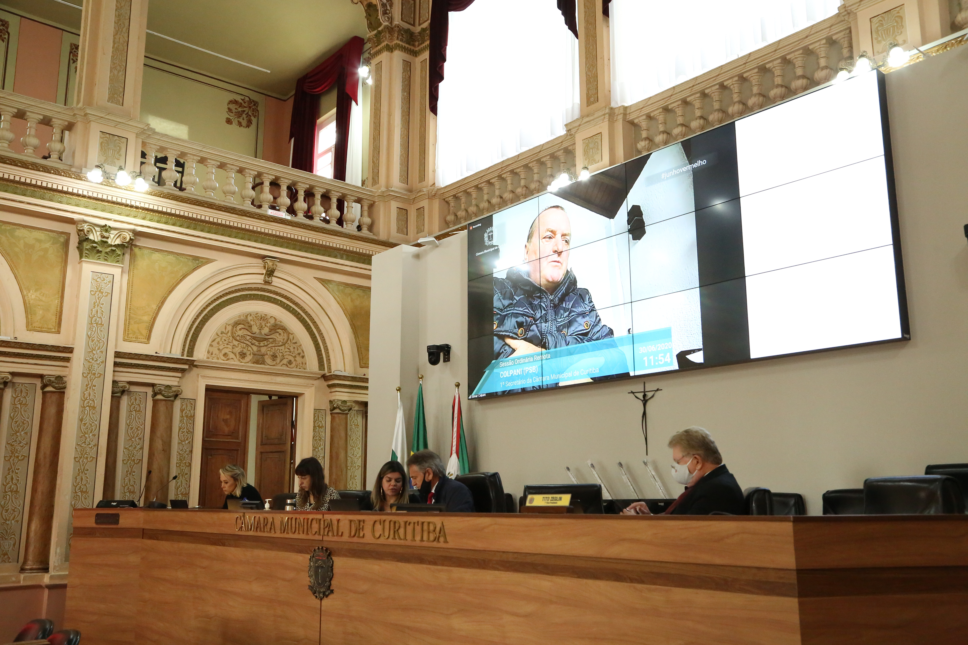 Vereadores rejeitam abertura de impeachment contra Rafael Greca