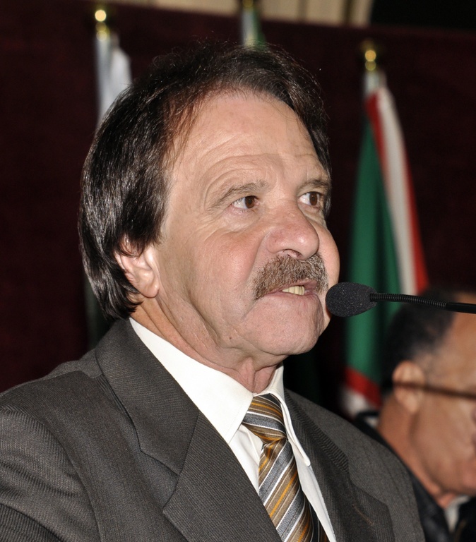 Vereadores são condecorados pela PM 