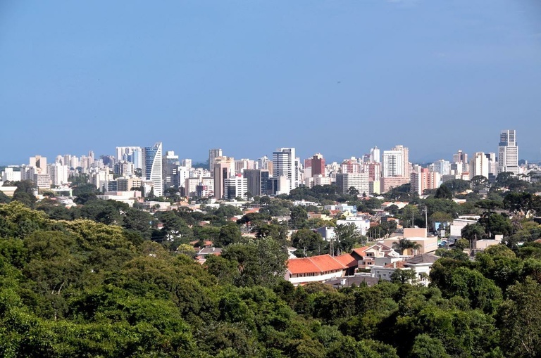 Vereadores têm 45 dias para votar novo cálculo do IPTU de Curitiba