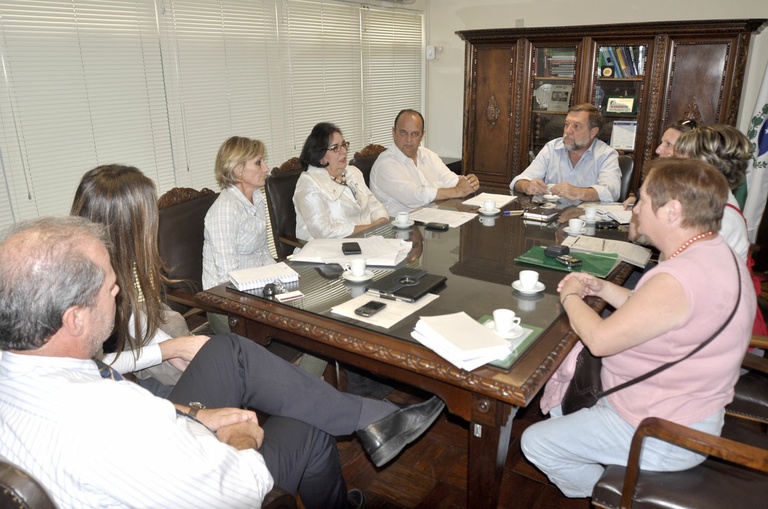 Vereadores têm reunião na Secretaria da Educação 