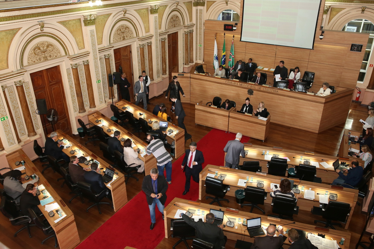 Vereadores trocam acusações sobre administração e campanha eleitoral