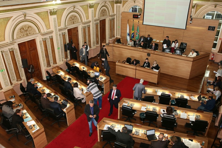 Vereadores trocam acusações sobre administração e campanha eleitoral