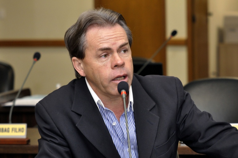 Vereadores vão ao MP discutir lei dos biombos 