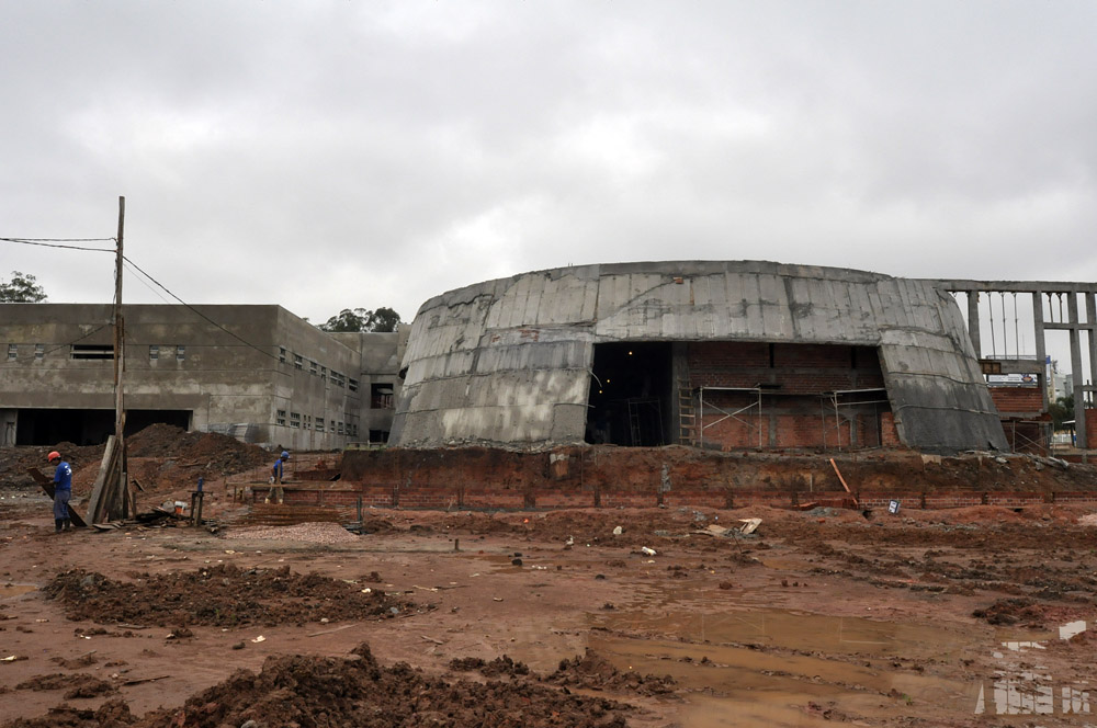 Vereadores visitam obras do Hospital do Idoso 