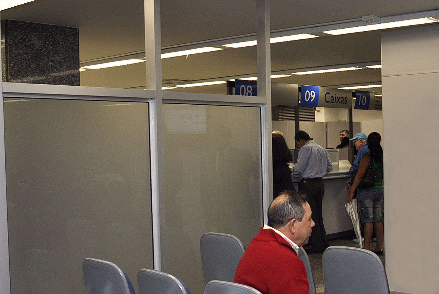 Vereadores votam alerta em bancos 