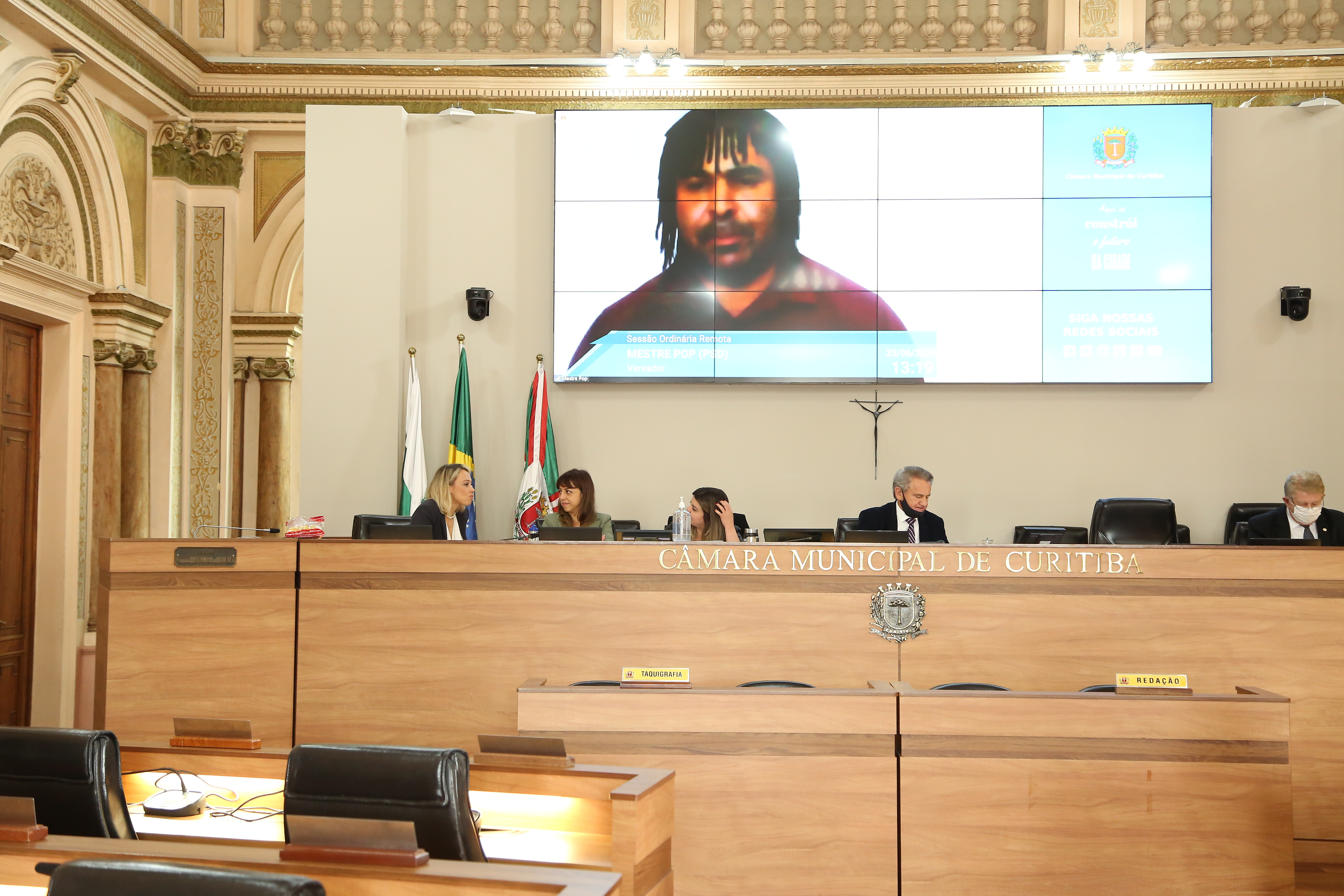 Vereadores rejeitam regulamentação de vagas rotativas em farmácias