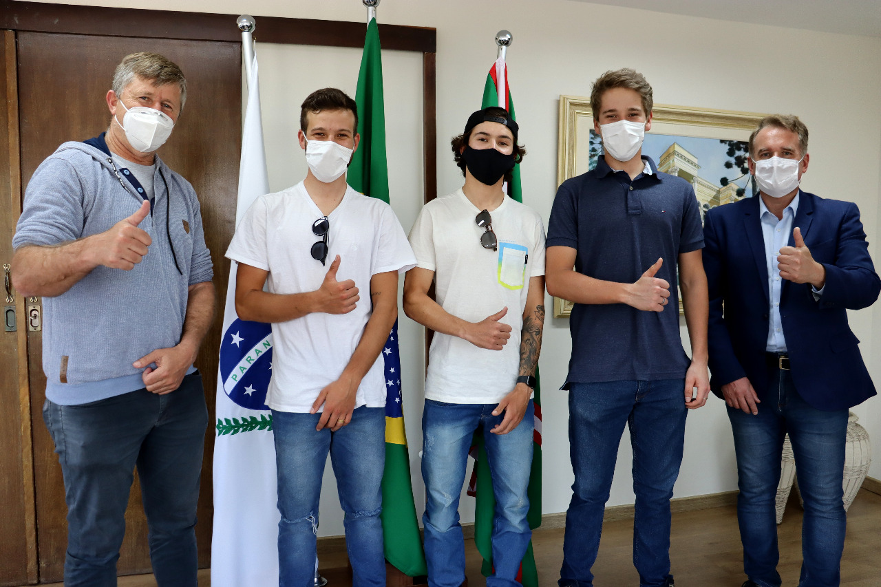 Visita à Presidência: CMC recebe a equipe Só Pedal de Ciclismo