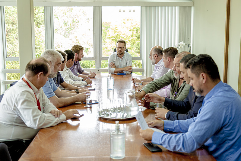 Visita à Presidência: CMC recebe taxistas para discutir lei de Curitiba