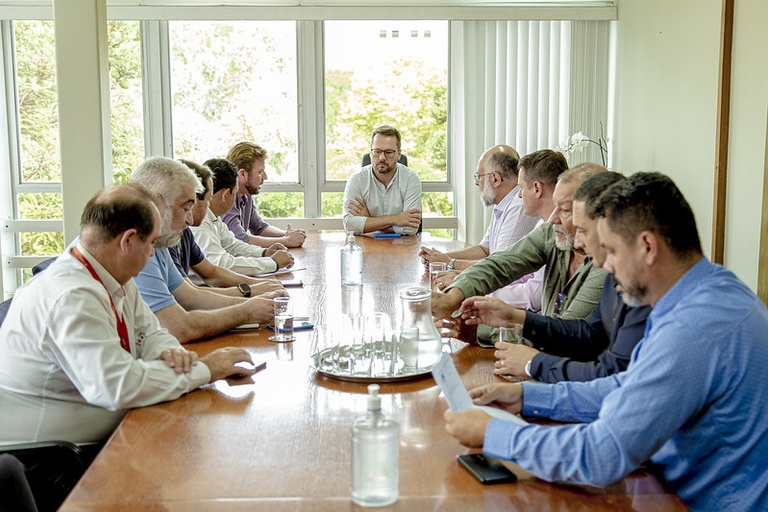 Visita à Presidência: CMC recebe taxistas para discutir lei de Curitiba