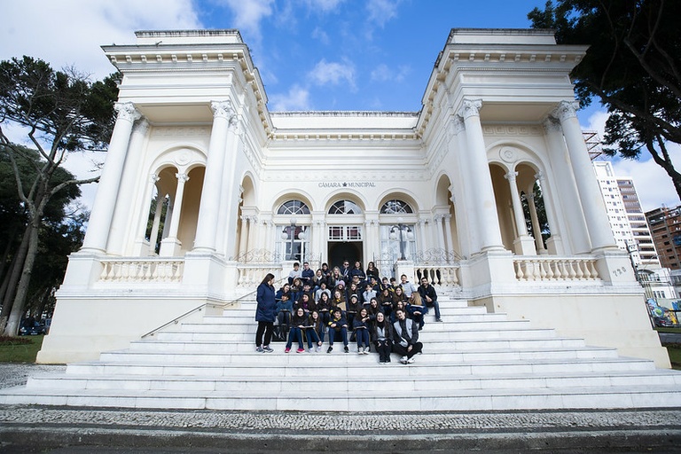 Estudantes visitam a Câmara de Curitiba em pesquisa para aula de geografia