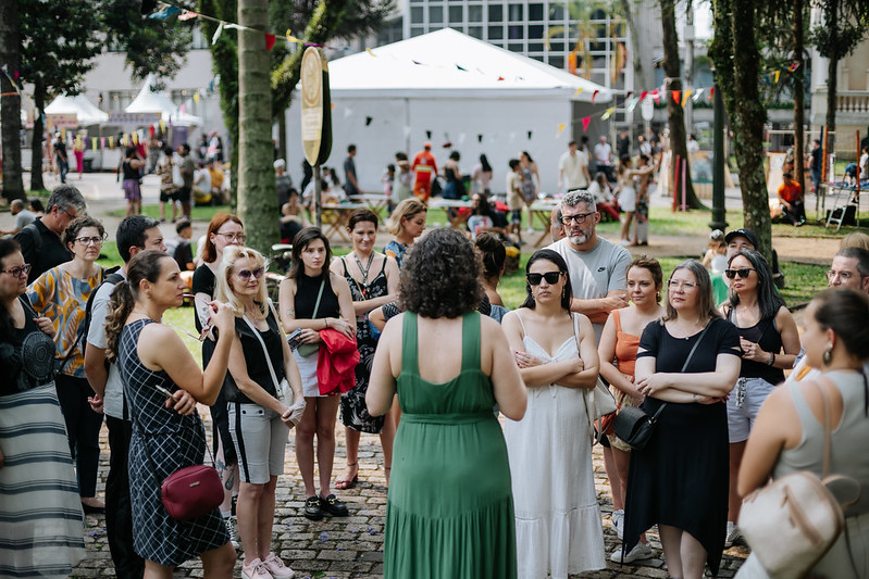 Visita guiada conta histórias do “antigo Centro Cívico” de Curitiba