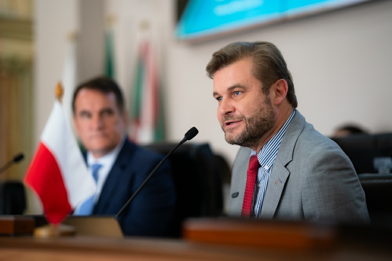 Vereadores recebem cônsul-geral da Polônia em Curitiba