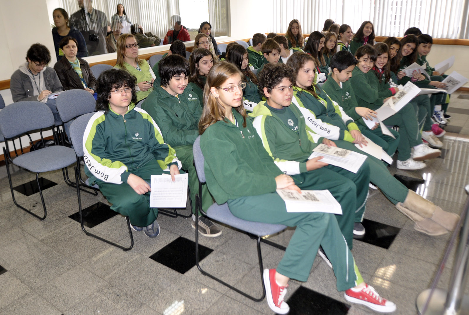 Visitas à Câmara complementam aprendizado de alunos 