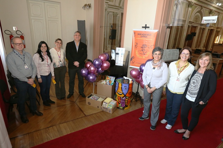 Viva Saudável: livros arrecadados no projeto são entregues a ONG