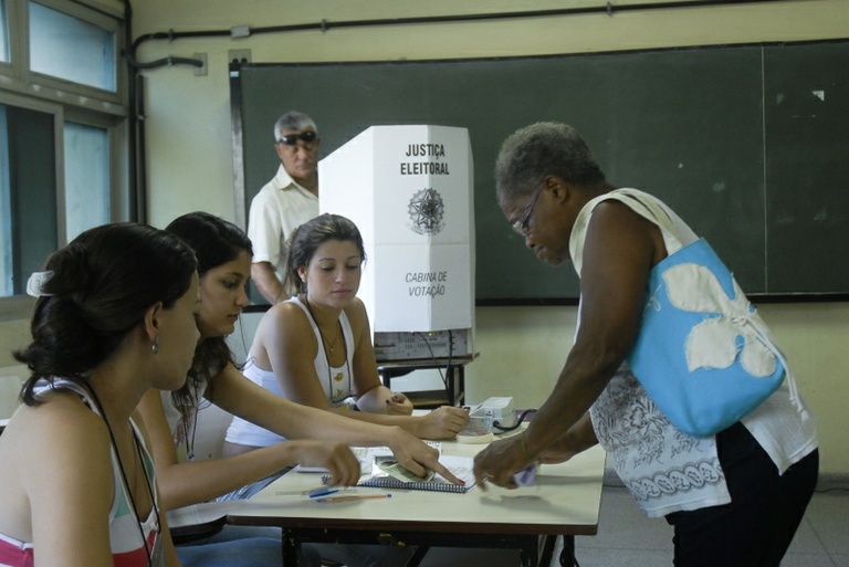 Voluntários da Justiça Eleitoral podem ter isenção em concursos