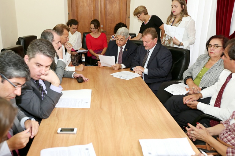 Votação de doulas nos partos fica para 7 de março