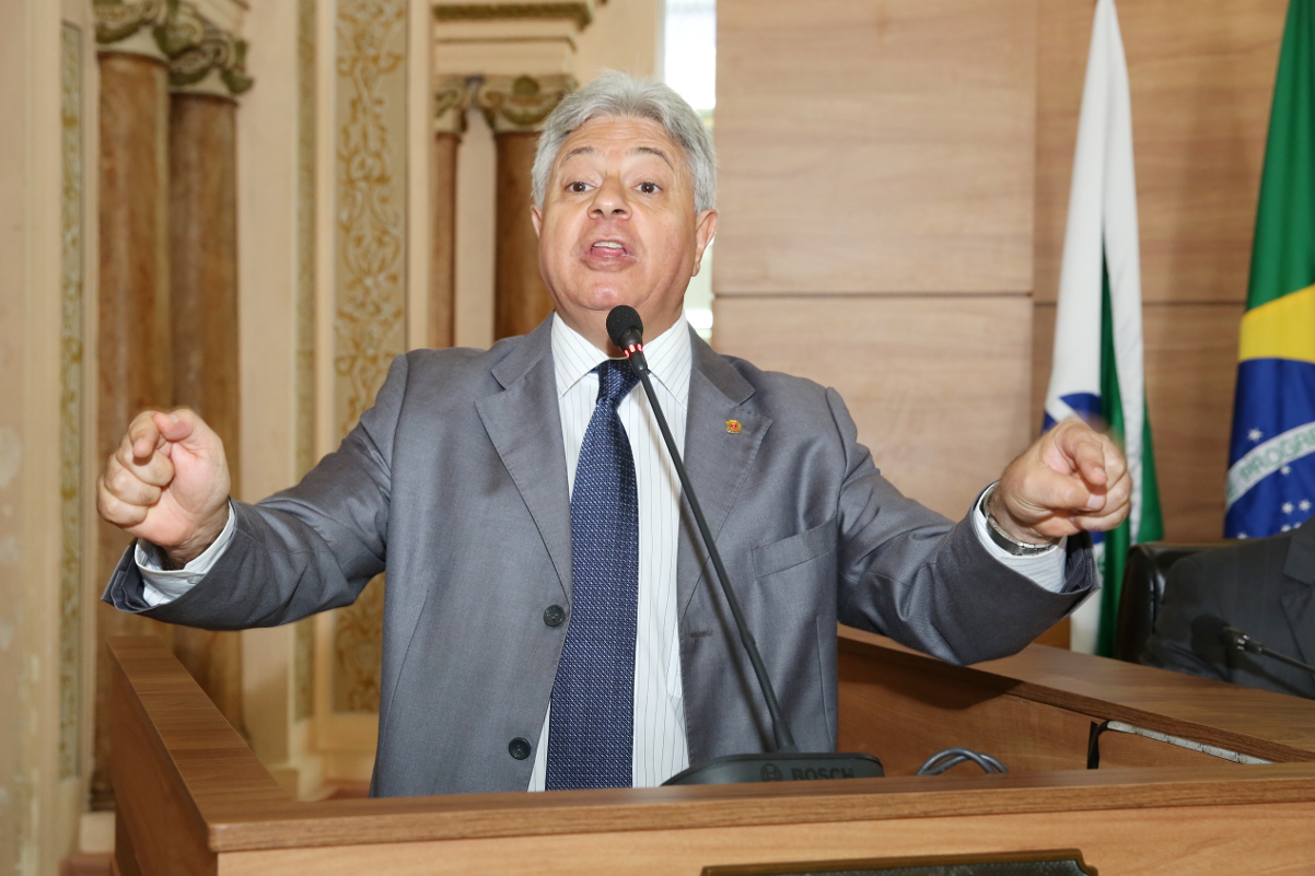 Votação de venda de terreno ocupa novamente toda a sessão plenária