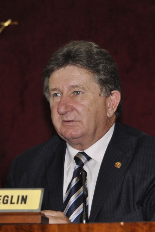 Zeglin quer transporte gratuito a partir dos 60  