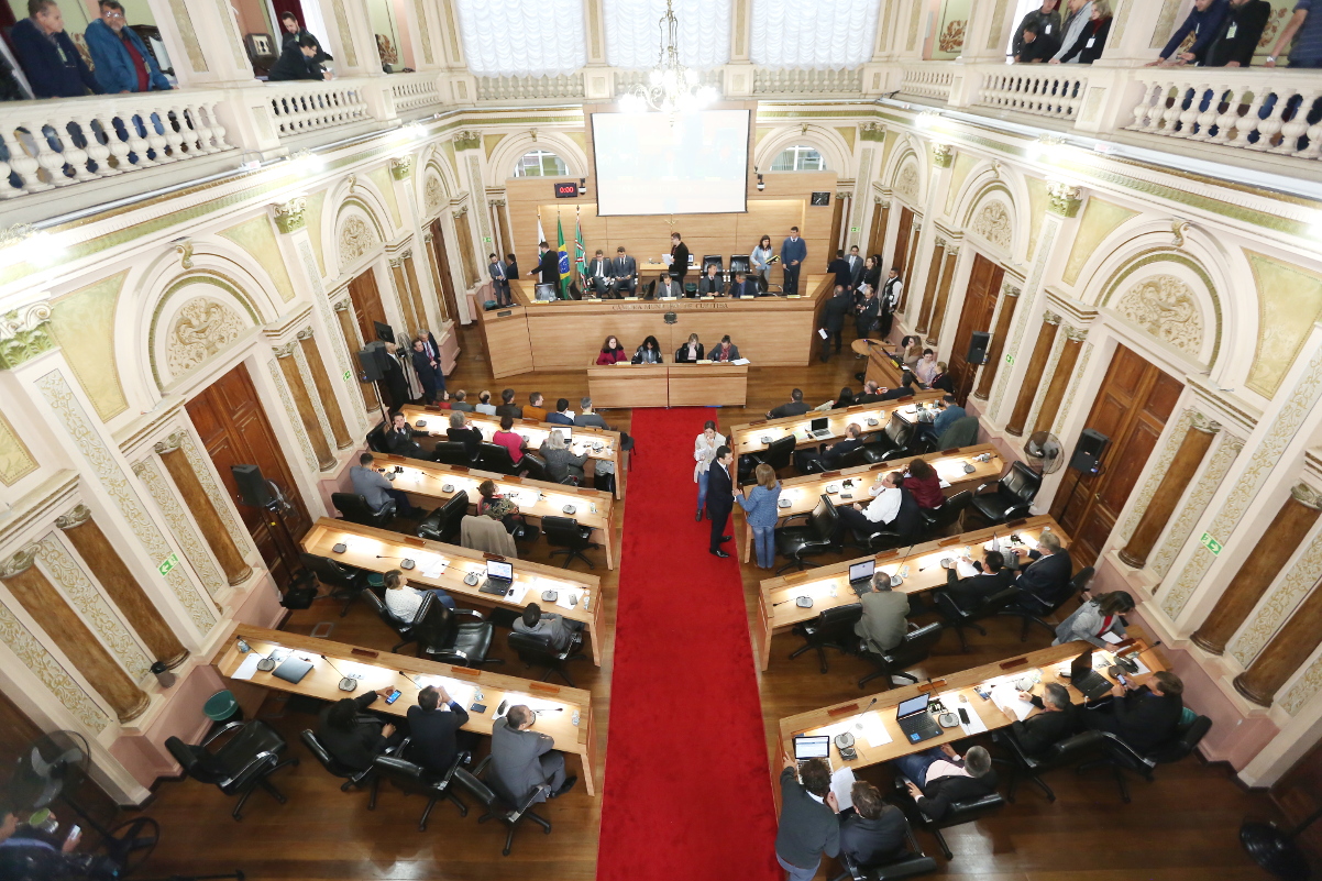 “Não faz sentido recolher de forma indevida”, diz Puppi sobre inativos