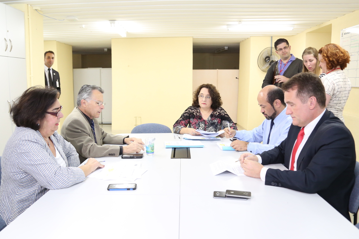 Serviço Público libera taxa do lixo e CuritibaPrev para o plenário