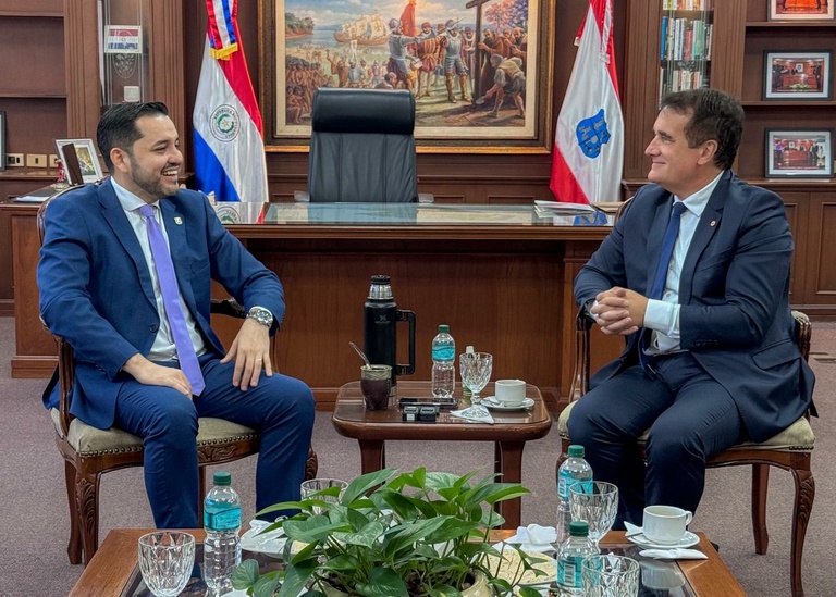 Agenda internacional promove cooperação entre Curitiba e Assunção